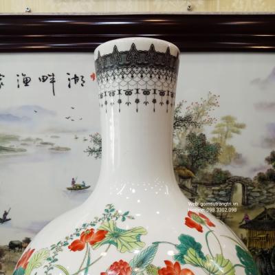 Bình họa tiết Hoa Sen Viền Vàng
